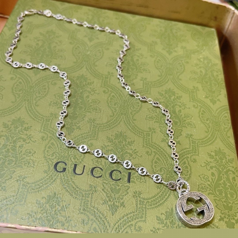 G*u*i necklaces